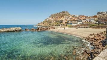 Una spiaggia nelle vicinanze
