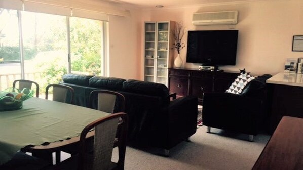 TV, video library - Mum's At Cowes the perfect budget friendly famo;y getaway. (COWES)
