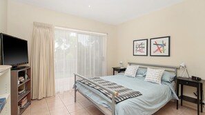 3 bedrooms - The Waves Sanctuary Apartment (COWES)