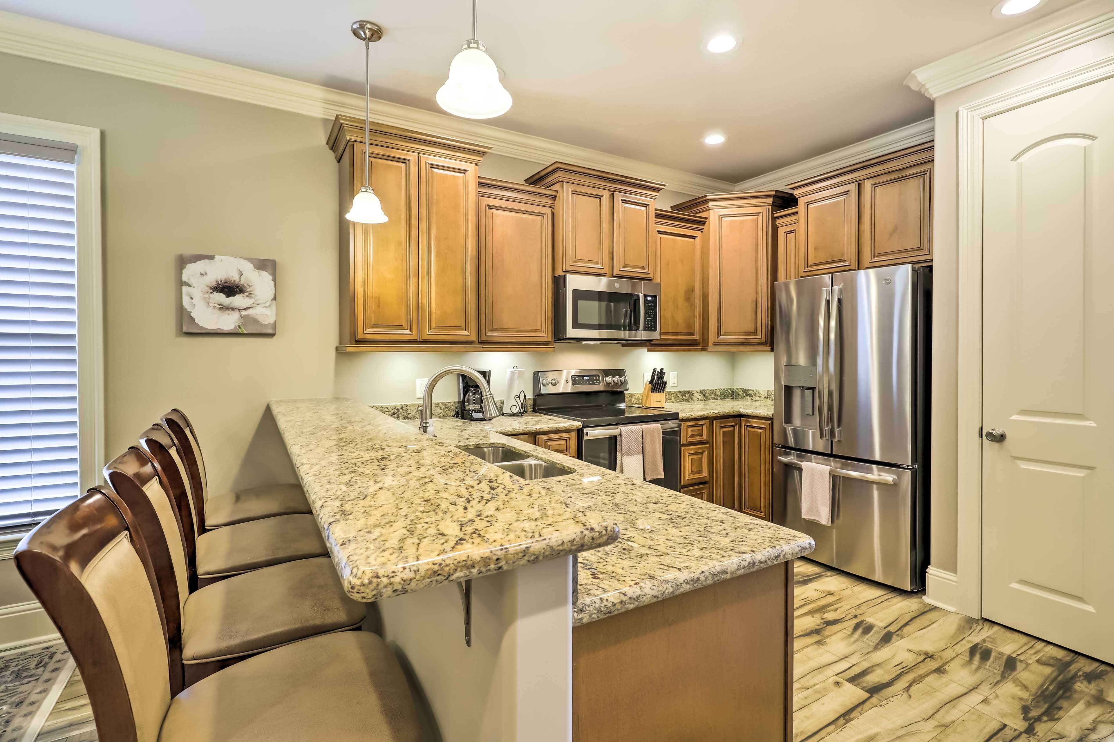 Coffee/tea maker, fridge, microwave, stovetop