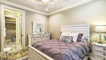 2 bedrooms, desk, internet, bed sheets