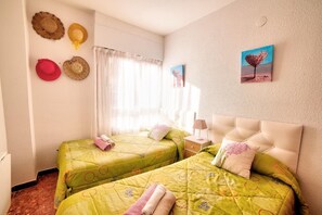 4 bedrooms, iron/ironing board, Internet, bed sheets