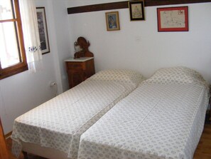 2 عدّة غرف نوم وواي فاي وملاءات أسرّة