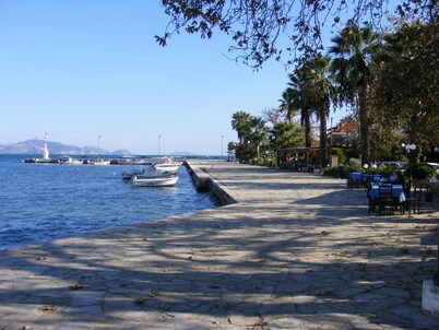 Traditional villa with great views convenient for the beach, local area & sites