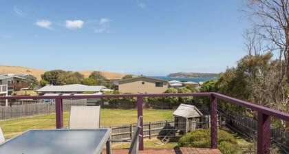 The Views - Beautiful spacious pet friendly home next to the ocean.