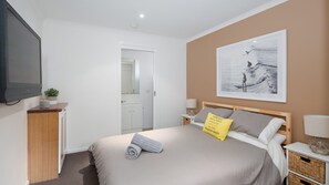 5 Schlafzimmer, Bügeleisen/Bügelbrett, kostenloses WLAN
