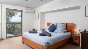 5 bedrooms, iron/ironing board, free WiFi
