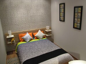 3 habitaciones, tabla de planchar con plancha, internet y ropa de cama 