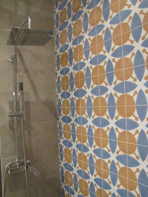 Douche, serviettes fournies