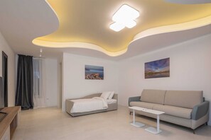 TV - Luxury Villa Romeo with Heated Pool (Milna)