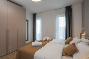 4 bedrooms, iron/ironing board, free WiFi