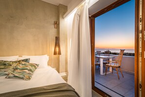 In-room safe, individually decorated, individually furnished, desk - Villa Leon (Santorini)