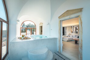 40-inch Smart TV with satellite channels, TV - Villa Leon (Santorini)