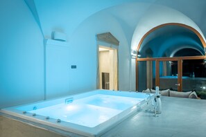 40-inch Smart TV with satellite channels, TV - Villa Leon (Santorini)