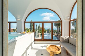 40-inch Smart TV with satellite channels, TV - Villa Leon (Santorini)