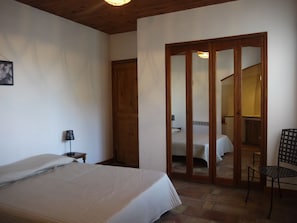 4 makuuhuonetta, silitysrauta/-lauta, Wi-Fi