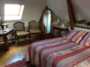 1 bedroom, in-room safe, iron/ironing board, travel cot