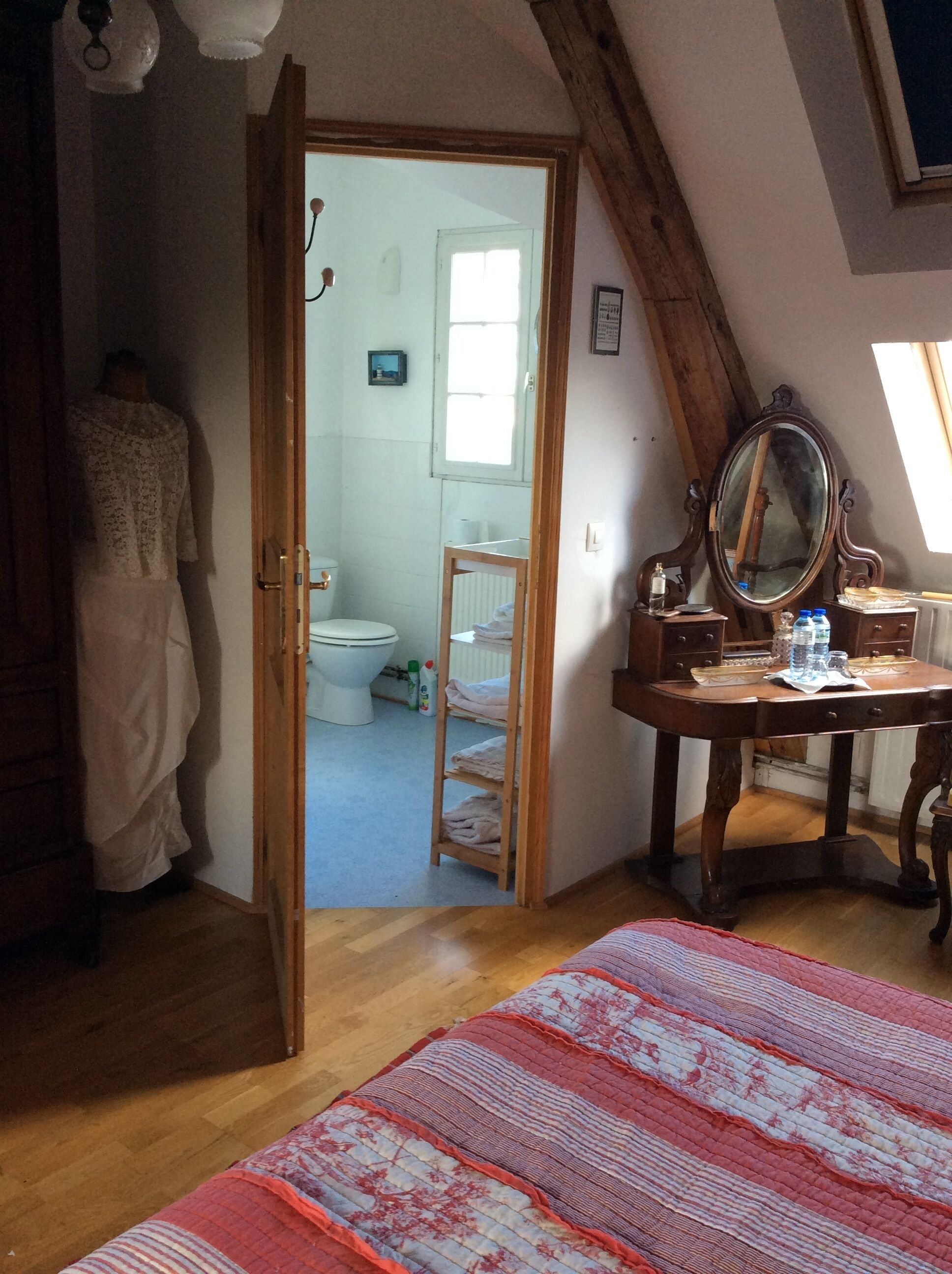 1 chambre, coffres-forts dans les chambres, fer et planche à repasser