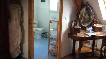 1 chambre, coffres-forts dans les chambres, fer et planche Ă repasser