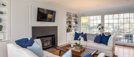 Télévision, cheminée