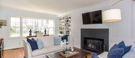 TV, fireplace