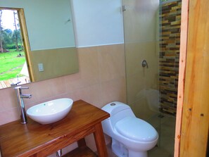 Barraca premium, várias camas | Banheiro | Chuveiro, chuveiro com efeito de chuva, produtos de toalete grátis 
