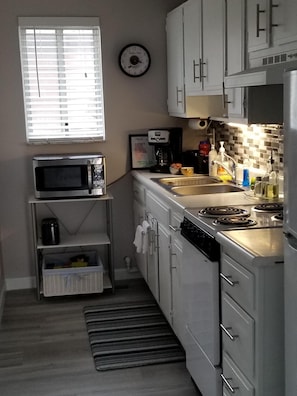 Fridge, microwave, oven, stovetop - Private luxury suite in Westlake! (Westlake)