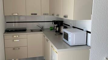 Fridge, microwave, stovetop, coffee/tea maker
