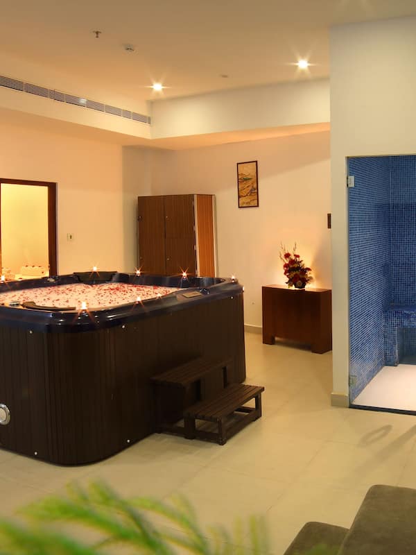 Private spa tub