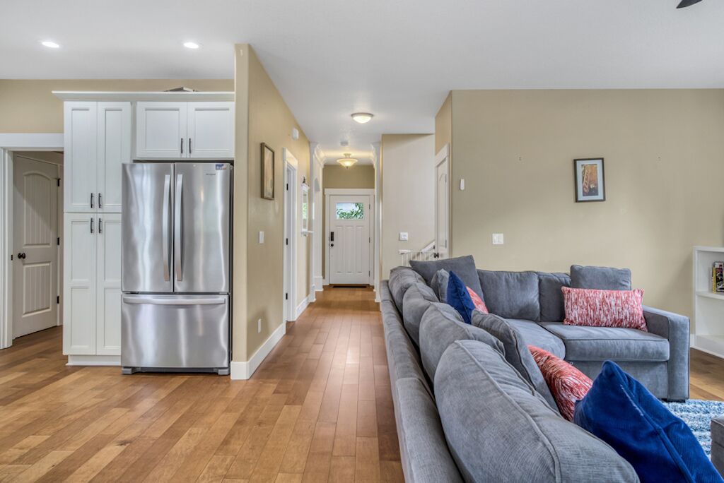 Smart TV, fireplace, DVD player, books