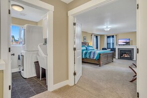 4 bedrooms, desk, iron/ironing board, travel crib