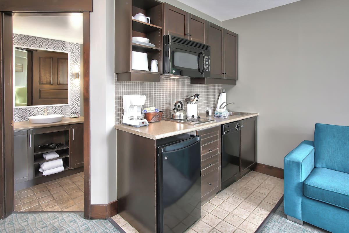 deluxe room (mosaic) | 1 bedroom, iron/ironing board, free wifi, bed sheets