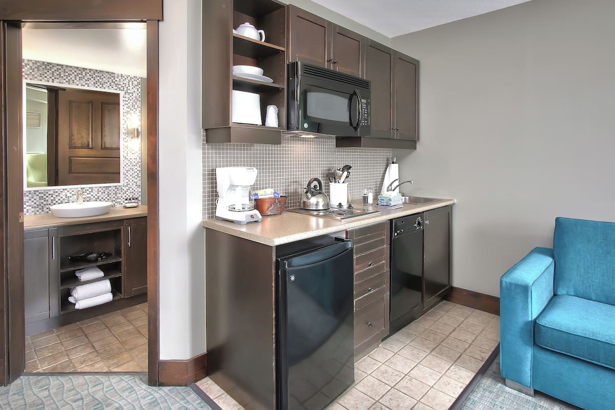 Mosaic Deluxe | 1 bedroom, iron/ironing board, free WiFi, bed sheets