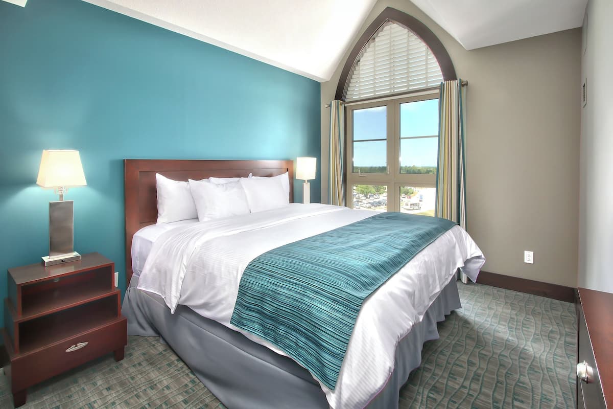 Mosaic Two Bedroom Loft Suite | 1 bedroom, iron/ironing board, free WiFi, bed sheets