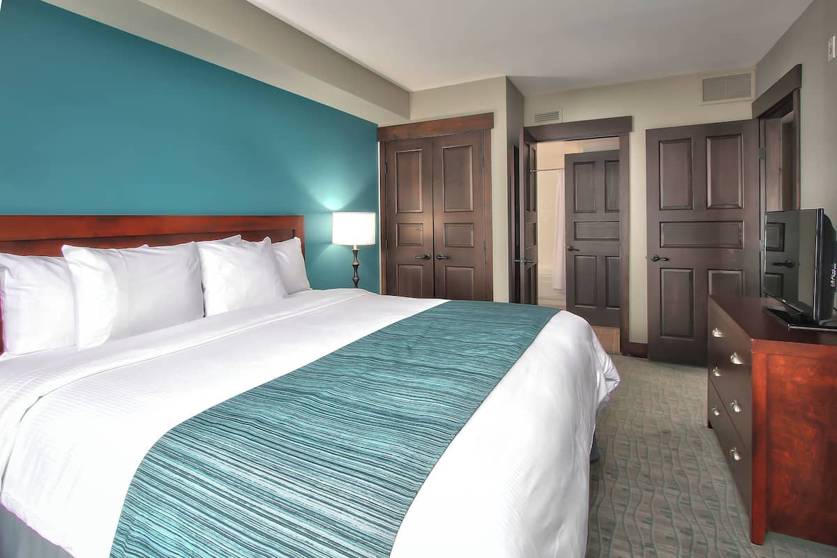Mosaic One Bedroom Suite | 1 bedroom, iron/ironing board, free WiFi, bed sheets
