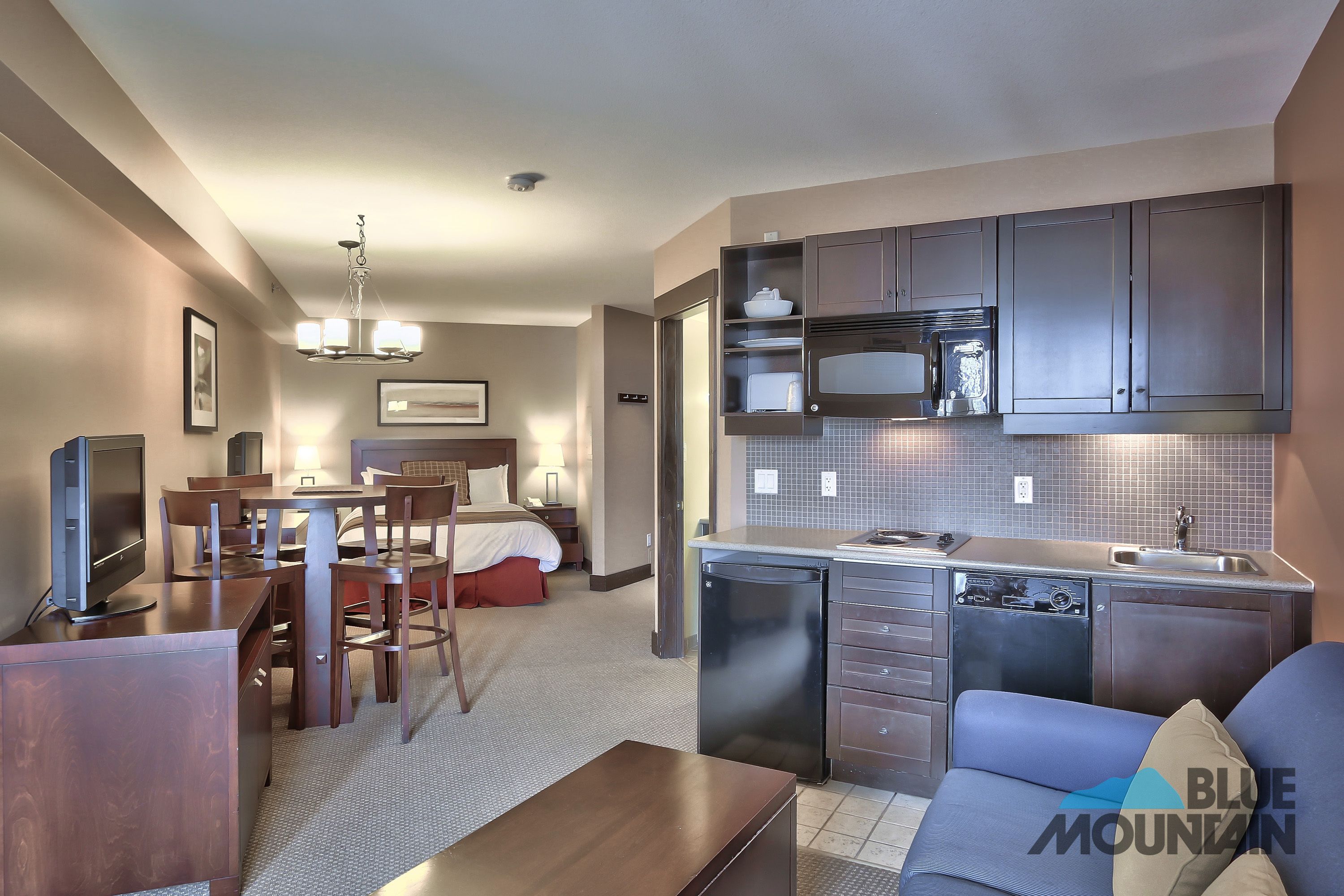 mosaic three bedroom suite | 1 bedroom, iron/ironing board, free wifi, bed sheets