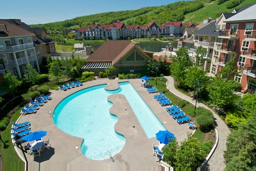 Outdoor pool, open 7:00 AM to 11:00 PM, sun loungers