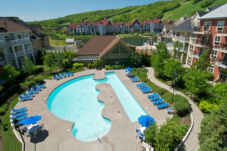 Outdoor pool, open 7:00 AM to 11:00 PM, sun loungers. Blue Mountain Resort Mosaic Suites