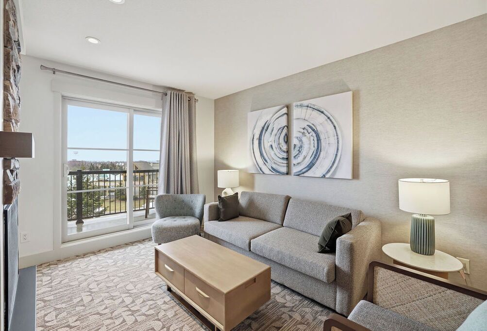 Mosaic One Bedroom with Den | Iron/ironing board, free WiFi, bed sheets