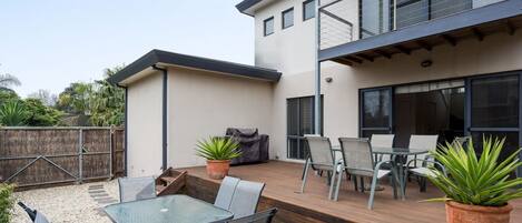 تناول الطعام بالخارج