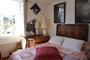 3 slaapkamers, een bureau, een strijkplank/strijkijzer, gratis wifi