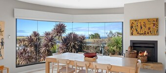 Beautiful spacious pet friendly home next to the ocean