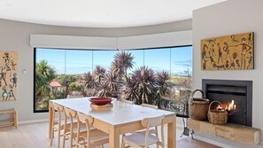 Dining - Beautiful spacious pet friendly home next to the ocean (Smiths Beach)