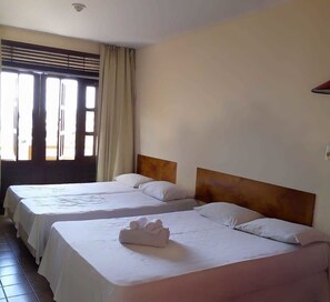 Minibar, wifi gratis y ropa de cama