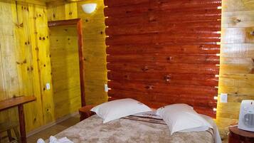 Suite, 1 Double Bed | Desk, blackout drapes, soundproofing, iron/ironing board