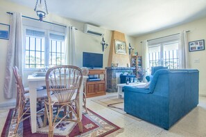 TV, fireplace - Villa for rent in Benissa, BIBIANE with private pool (Benissa)