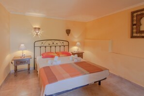 3 chambres, fer et planche à repasser, Wi-Fi gratuit, draps fournis