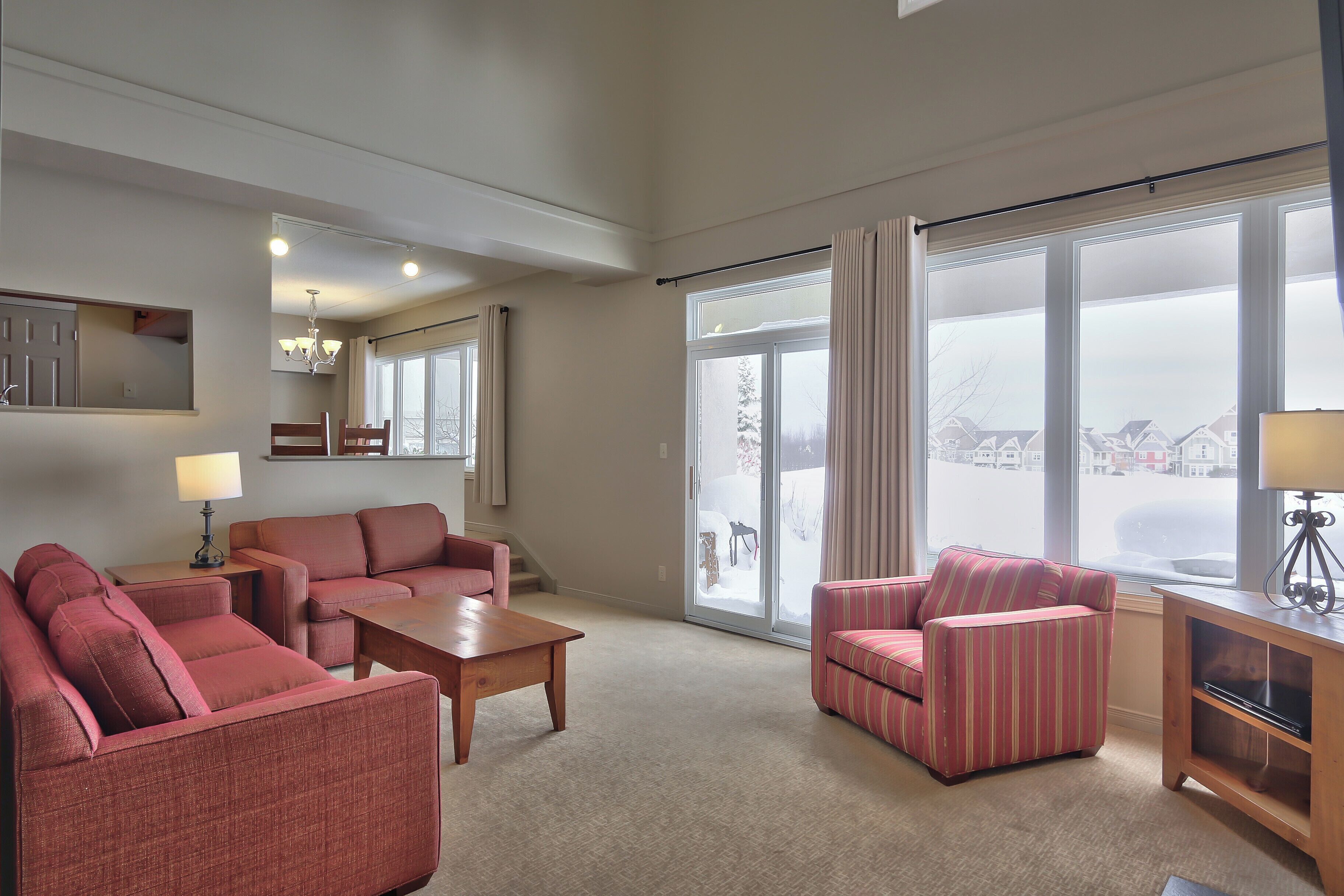 wintergreen three bedroom | living room | 43-inch flat-screen tv with cable channels