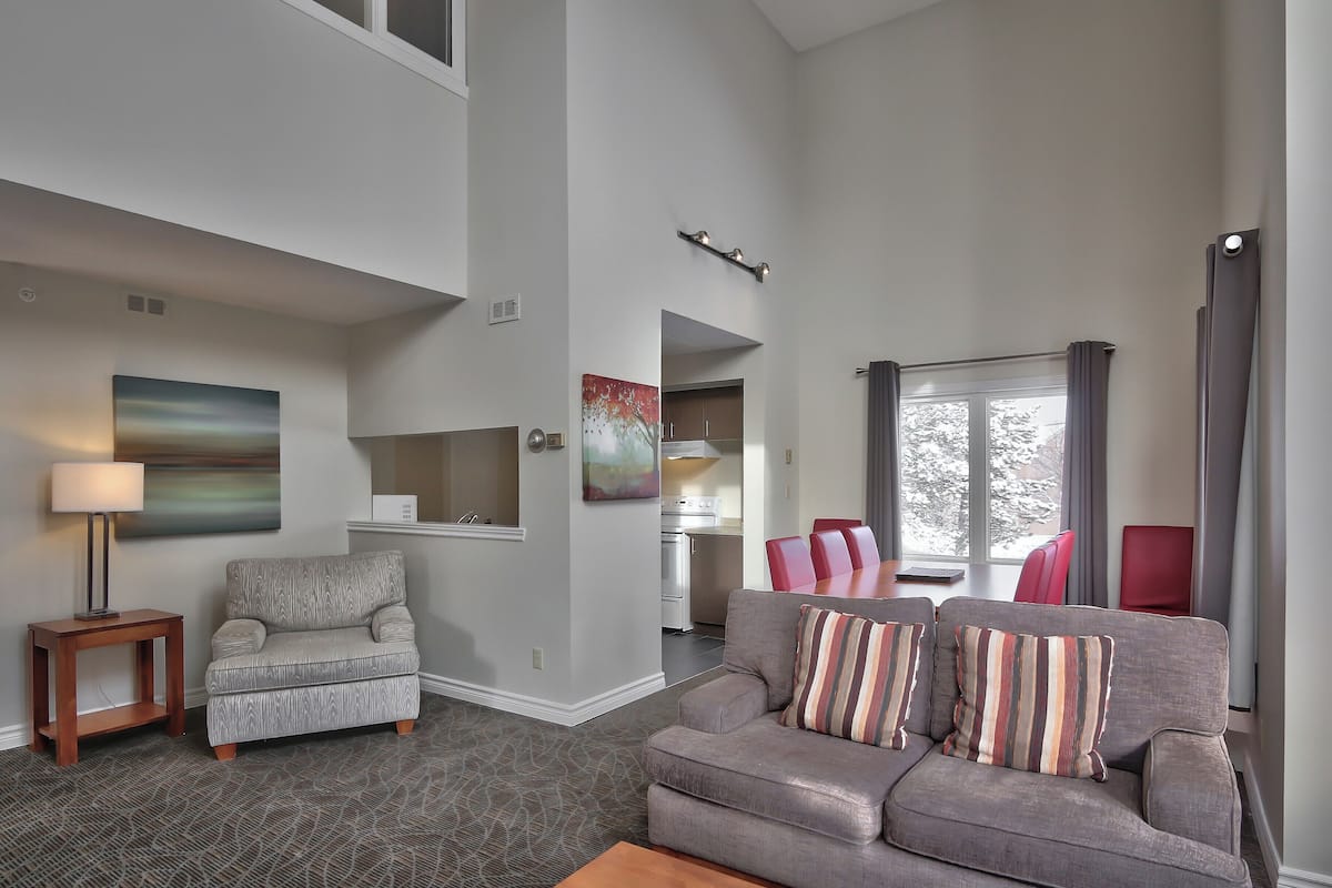 mountain walk three bedroom | living room | 43-inch flat-screen tv with cable channels