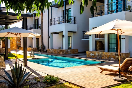 Outdoor pool, open 8:00 AM to 10:00 PM, pool umbrellas, sun loungers